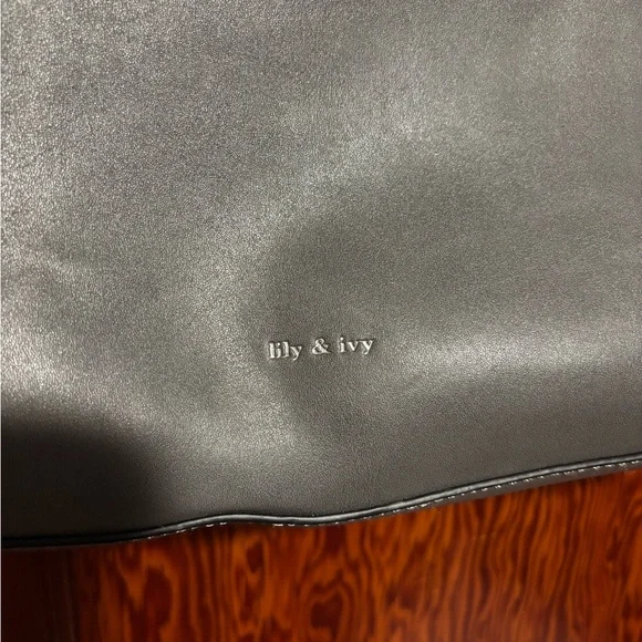 LILY & IVY Gray Leather Tote Bag with Navy Suede Front Pocket - Picture 2 of 9